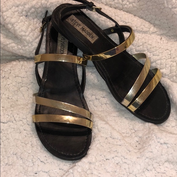 Steve Madden Shoes - Gold flat Steve Madden Sandals